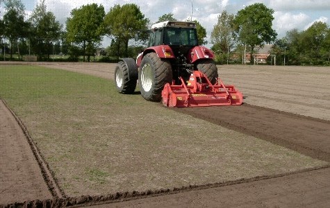 Renovatie trainingsveld en veld twee / 05 mei 2004 / foto 1