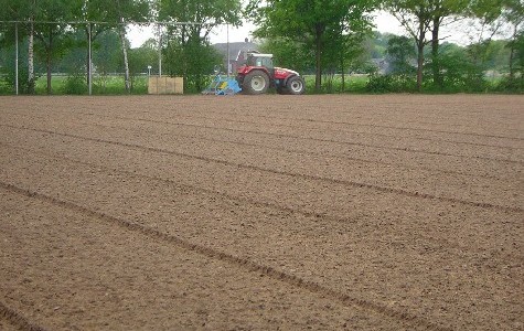 Renovatie trainingsveld en veld twee / 07 mei 2004 / foto 3