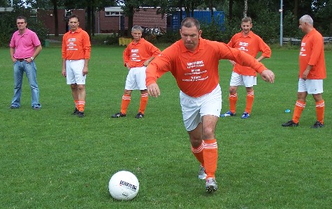 Nieuwe tenue veteranenelftal / 18 augustus 2007 / foto 12