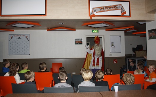 Sinterklaas bij jeugd VV Gassel / 27 november 2013 / foto 1