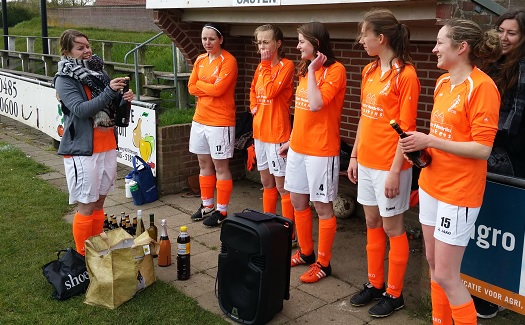 Gassel vrouwen 1 kampioen 2015-2016 / 04 mei 2016 / foto 16