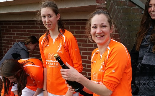 Gassel vrouwen 1 kampioen 2015-2016 / 04 mei 2016 / foto 17