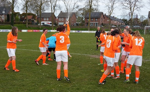 Gassel vrouwen 1 kampioen 2015-2016 / 04 mei 2016 / foto 19