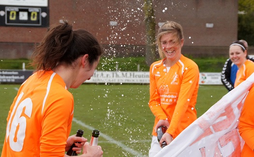 Gassel vrouwen 1 kampioen 2015-2016 / 04 mei 2016 / foto 25