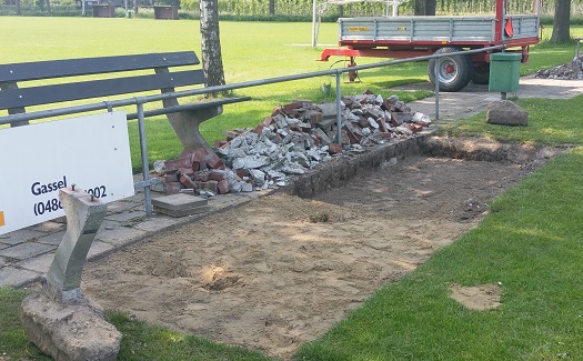 Nieuwe dug-outs hoofdveld / juni - juli 2016 / foto 2