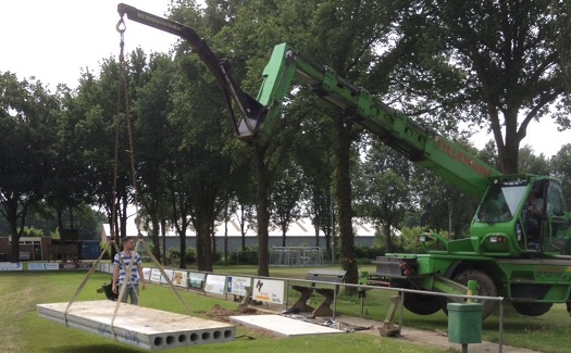 Nieuwe dug-outs hoofdveld / juni - juli 2016 / foto 8