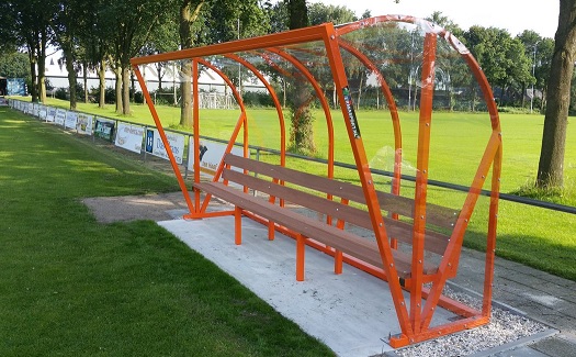 Nieuwe dug-outs hoofdveld / juni - juli 2016 / foto 18