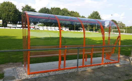 Nieuwe dug-outs hoofdveld / juni - juli 2016 / foto 19