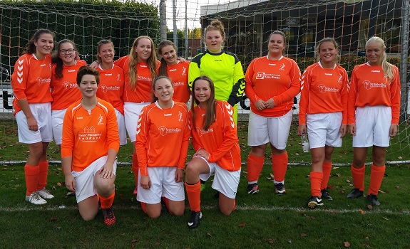 Gassel MO17-1 na afloop 1e wedstrijd