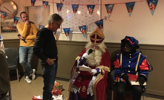 Bezoek Sinterklaas aan senioren foto 02